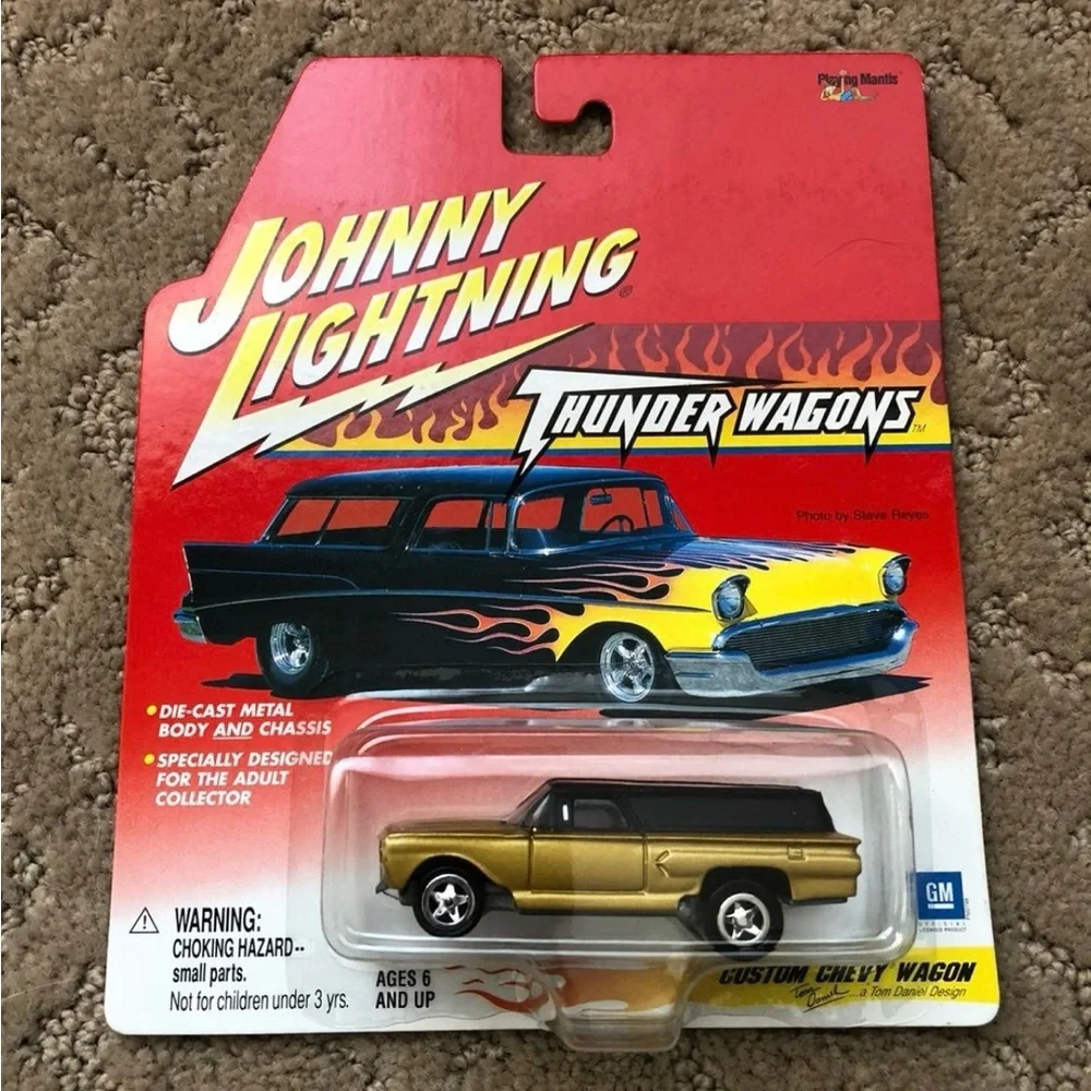 Johnny Lightning Thunder Wagons Custom Chevy Wagon Diecast 1/64 - Picture 1 of 5